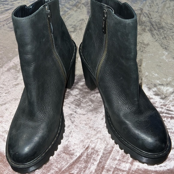 Dr Marten’s Magdalena black leather platform booties size 8 fit like a 9 - Picture 11 of 15